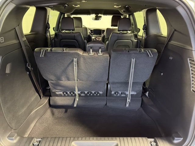 New 2026 Chrysler Pacifica Select AWD/4WD image 8