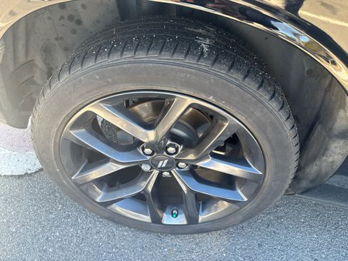 Used 2022 Dodge Challenger SXT w/ Plus Package image 9