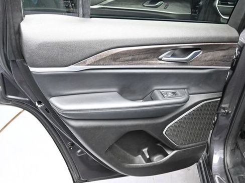 Used 2022 Jeep Grand Cherokee Limited RWD image 20