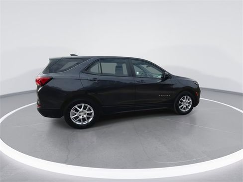 Used 2022 Chevrolet Equinox LS image 12