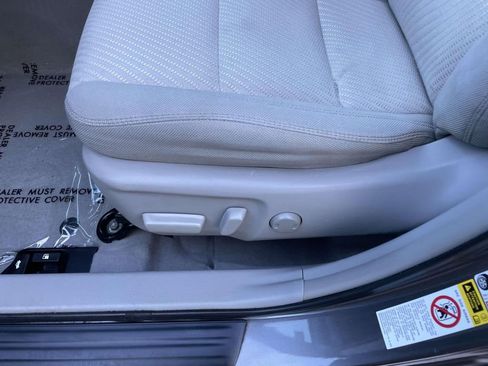 Used 2015 Toyota Camry LE image 29