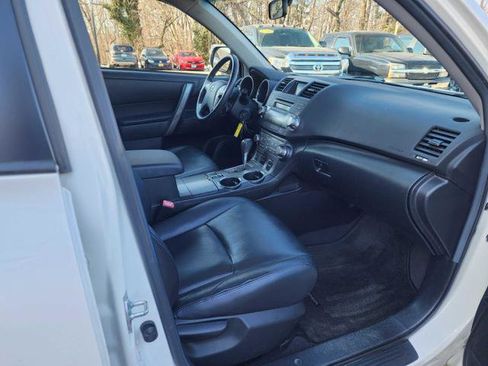 Used 2010 Toyota Highlander SE image 18