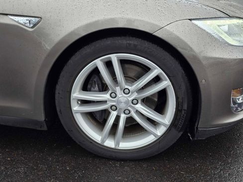 Used 2015 Tesla Model S 70D image 9