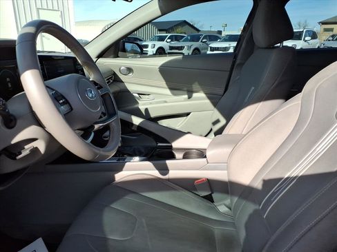 Used 2021 Hyundai Elantra SEL w/ Convenience + Premium Package image 14