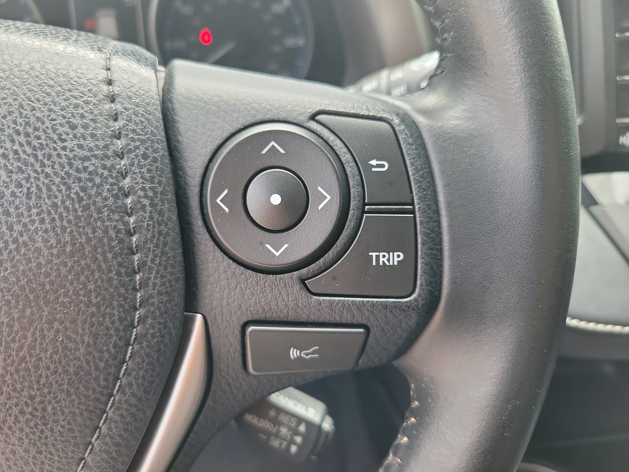 Used 2018 Toyota RAV4 XLE FWD image 20