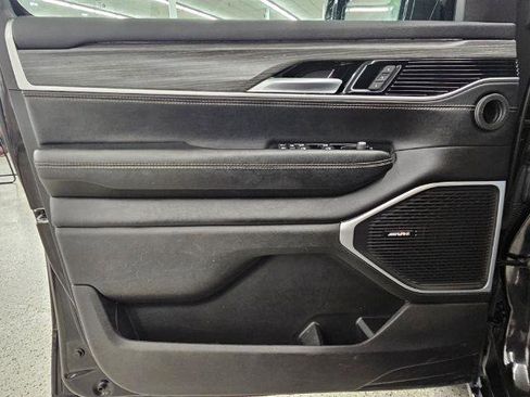 Used 2023 Jeep Wagoneer L Series II image 29