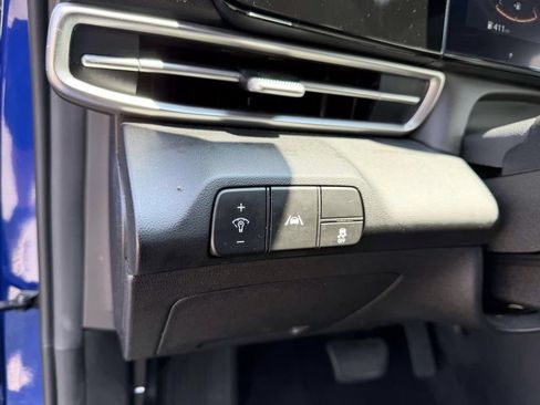 Used 2023 Hyundai Elantra SEL w/ Convenience Package FWD image 19