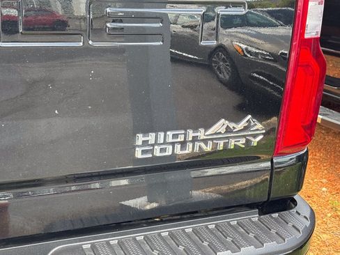 Used 2022 Chevrolet Silverado 2500 High Country w/ Z71 Off-Road Package AWD/4WD image 4