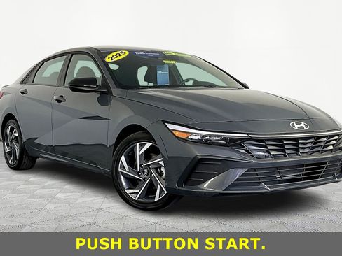 Used 2025 Hyundai Elantra Sport FWD image 3