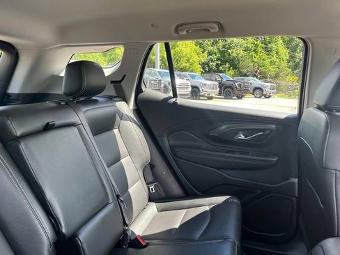 Used 2024 GMC Terrain SLT FWD image 38