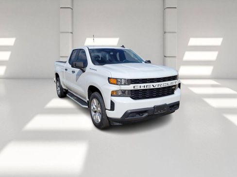 Used 2022 Chevrolet Silverado 1500 Custom w/ Safety Confidence Package image 3