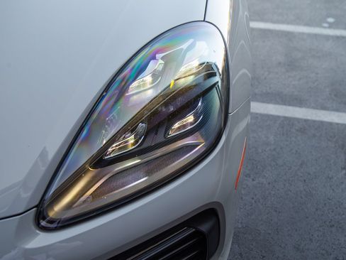 Certified 2023 Porsche Cayenne S Platinum AWD/4WD image 13
