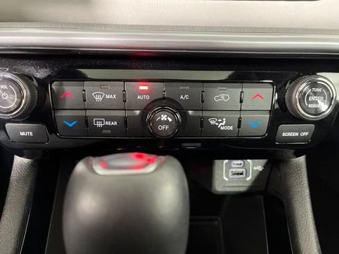 Used 2025 Jeep Compass Limited w/ Sun & Sound Group AWD/4WD image 34