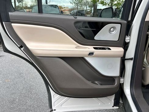 Used 2020 Lincoln Aviator Reserve w/ Equipment Group 202A image 14