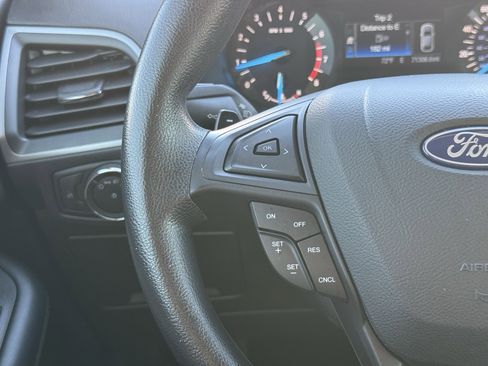 Used 2018 Ford Edge SE image 23