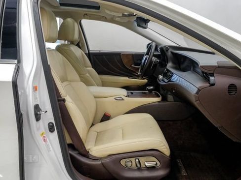 Used 2018 Lexus LS 500 w/ Accessory Package (Z1) RWD image 48