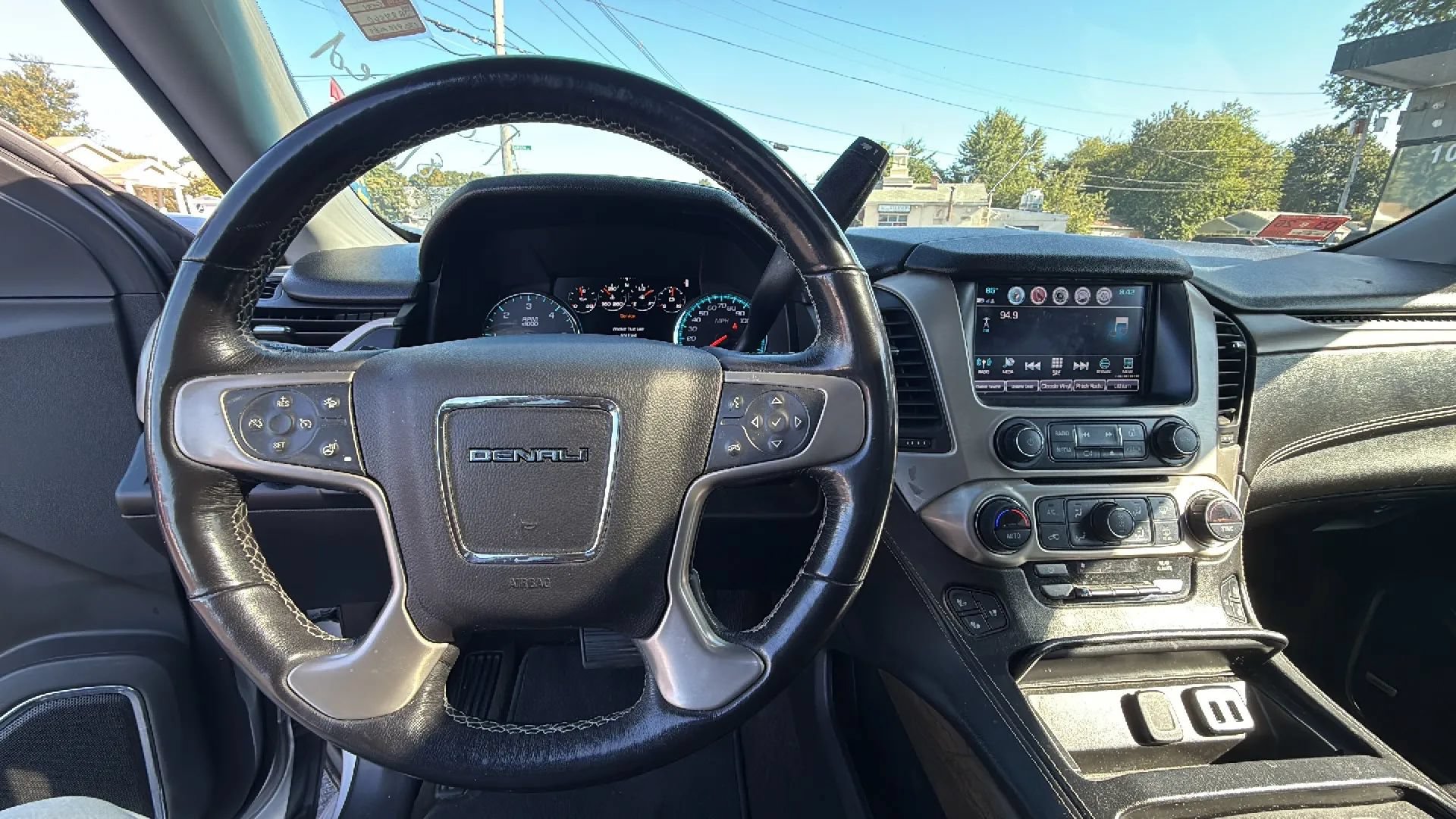Used 2018 GMC Yukon Denali w/ Denali Ultimate Package AWD/4WD image 12