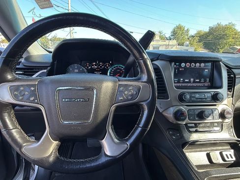 Used 2018 GMC Yukon Denali w/ Denali Ultimate Package AWD/4WD image 12