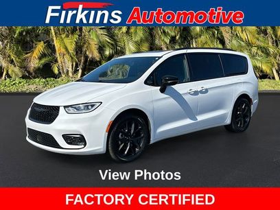 Used 2025 Chrysler Pacifica Limited