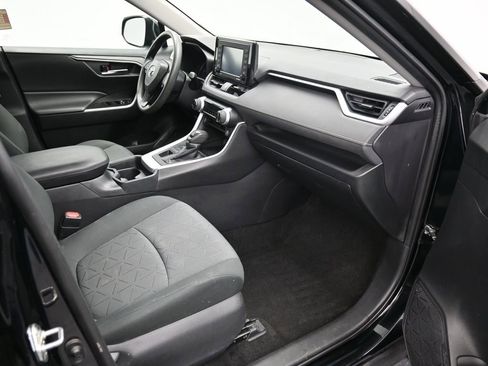 Used 2020 Toyota RAV4 XLE image 19