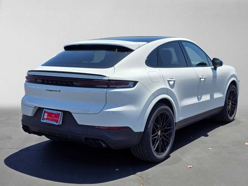 Used 2024 Porsche Cayenne S AWD/4WD image 3