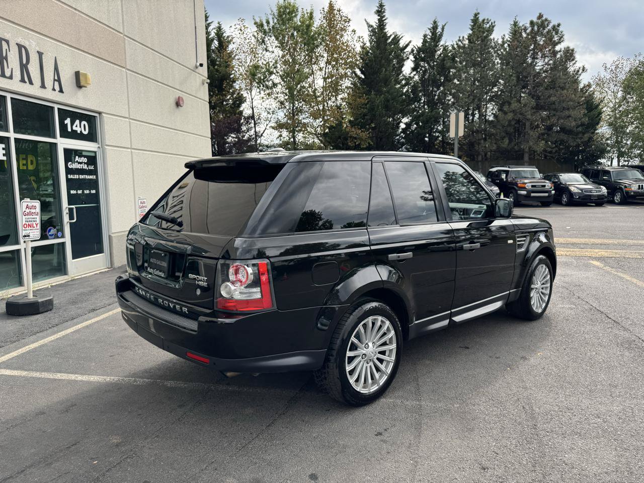 Used 2011 Land Rover Range Rover Sport HSE AWD/4WD image 4