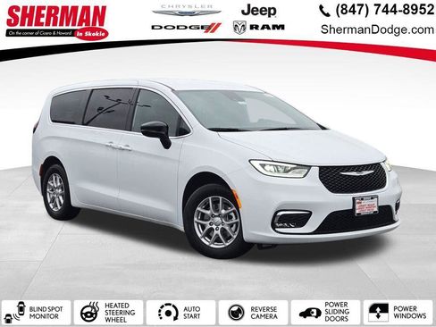 New 2026 Chrysler Pacifica Select image 1