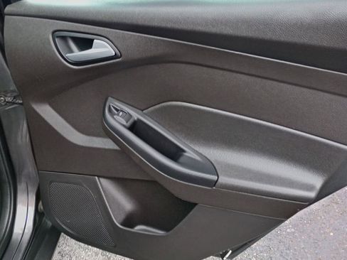 Used 2017 Ford Focus SE image 18