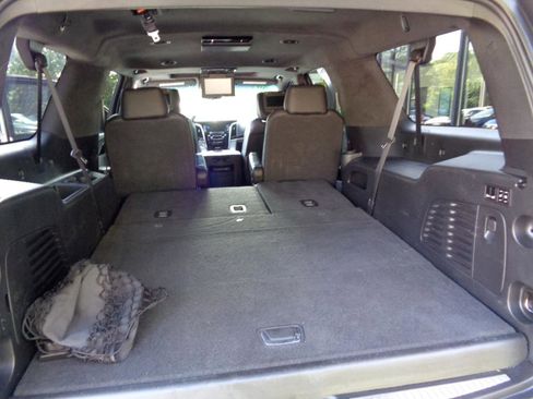 Used 2019 Cadillac Escalade ESV Platinum AWD/4WD image 21