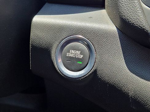 Used 2024 GMC Terrain SLE FWD image 31