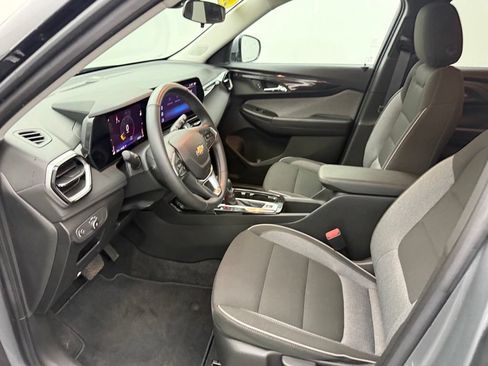 Used 2024 Chevrolet TrailBlazer LT w/ LT Cold Weather Package AWD/4WD image 22