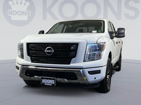 Used 2024 Nissan Titan SV w/ SV Convenience Package image 1