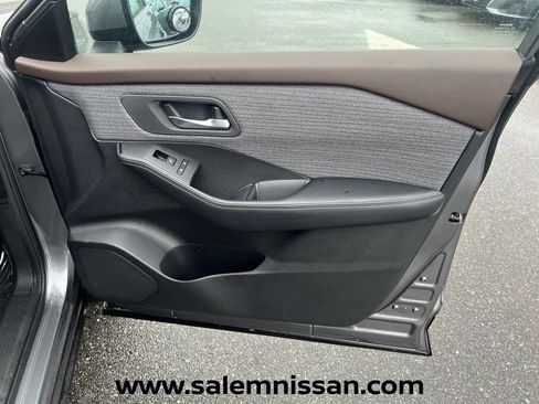 Used 2023 Nissan Rogue SV AWD/4WD image 24