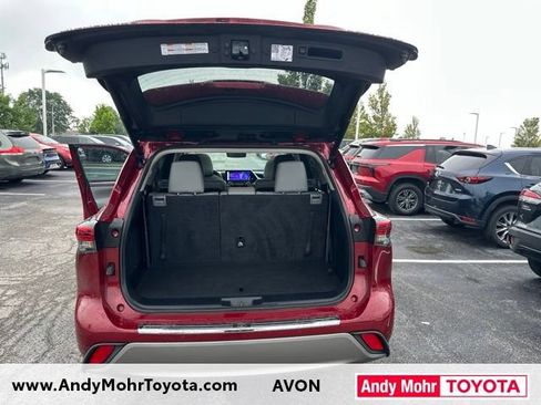 Used 2023 Toyota Highlander Platinum FWD image 12