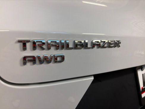 Used 2023 Chevrolet TrailBlazer LT w/ Convenience Package AWD/4WD image 16