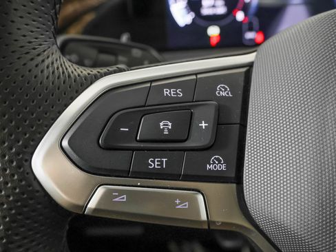 Used 2025 Volkswagen Tiguan SE R-Line AWD/4WD image 26