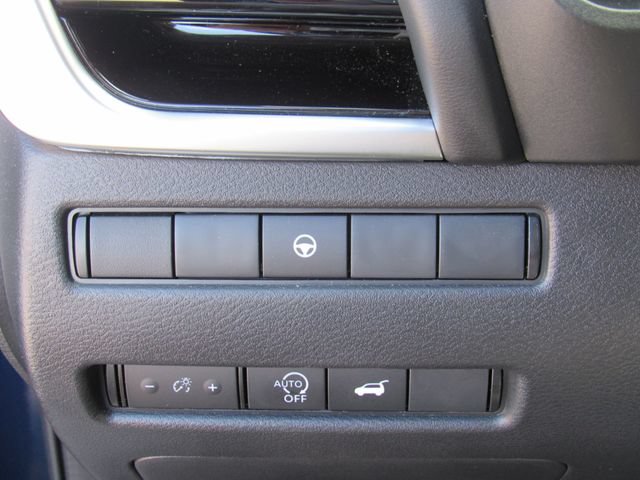 Certified 2025 Nissan Rogue SL FWD image 31