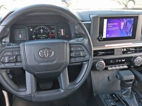 Used 2025 Toyota Tacoma SR5 AWD/4WD image 17