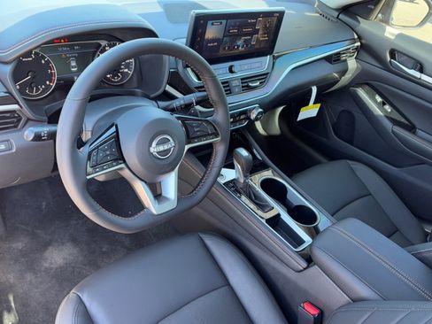 New 2025 Nissan Altima 2.5 SR w/ SR Premium Package image 18