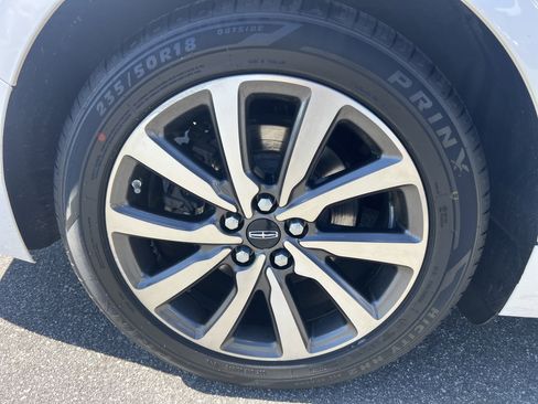 Used 2018 Lincoln Continental Premiere image 11