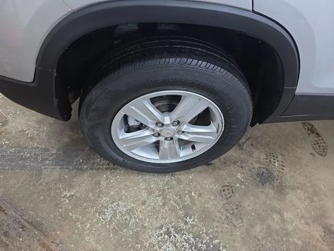 Used 2022 Chevrolet Trax LS w/ Tint and Cruise Package AWD/4WD image 15