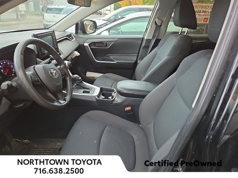 Used 2021 Toyota RAV4 LE image 16