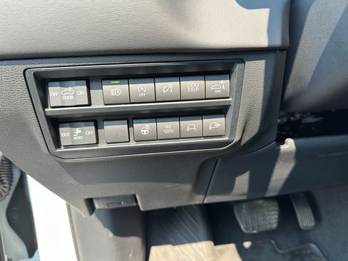 Used 2023 Toyota Tundra Platinum w/ Advanced Package AWD/4WD image 18