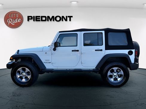 Used 2018 Jeep Wrangler Unlimited Sahara w/ Connectivity Group image 9