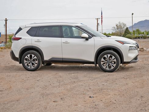 Used 2023 Nissan Rogue SV w/ SV Premium B Package image 8