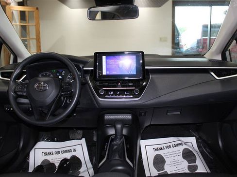 Used 2025 Toyota Corolla LE FWD image 13