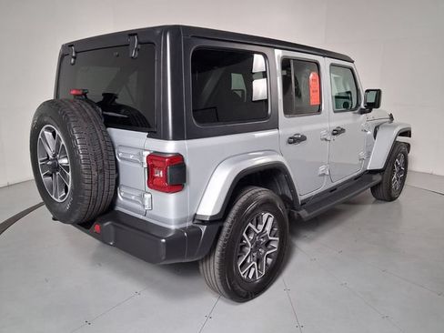 Used 2024 Jeep Wrangler Unlimited Sahara AWD/4WD image 4