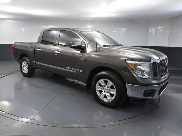 Used 2018 Nissan Titan SV AWD/4WD image 1
