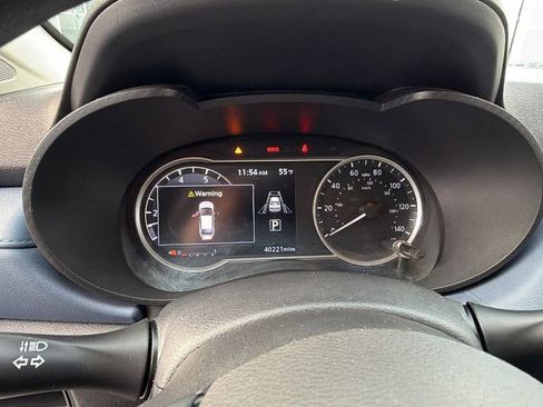 Used 2023 Nissan Versa SV image 29