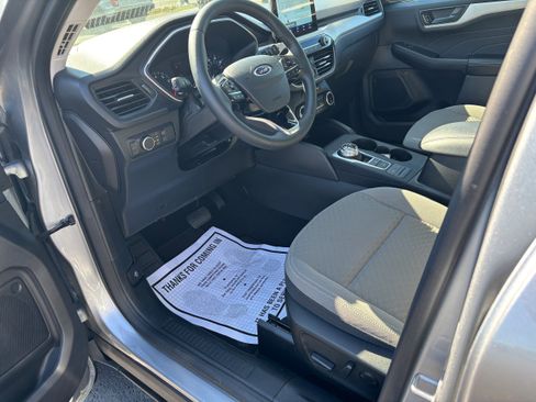 Used 2022 Ford Escape SE w/ SE Sport Appearance Package image 11